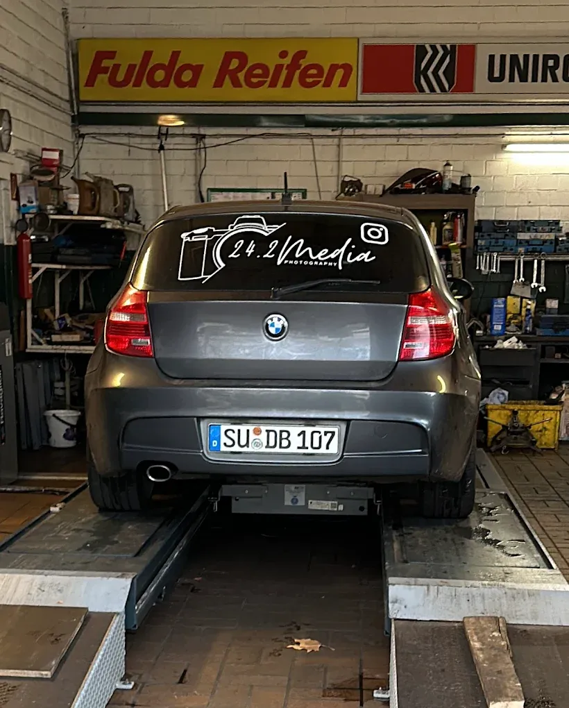 Fahrzeug bei Reifen Gräff in der Werkstatt